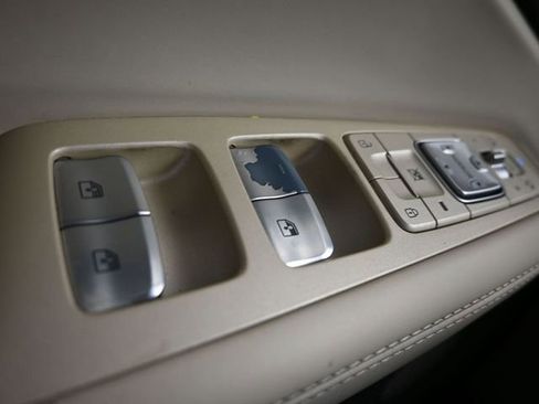 Used 2018 Genesis G90 3.3T Premium image 31