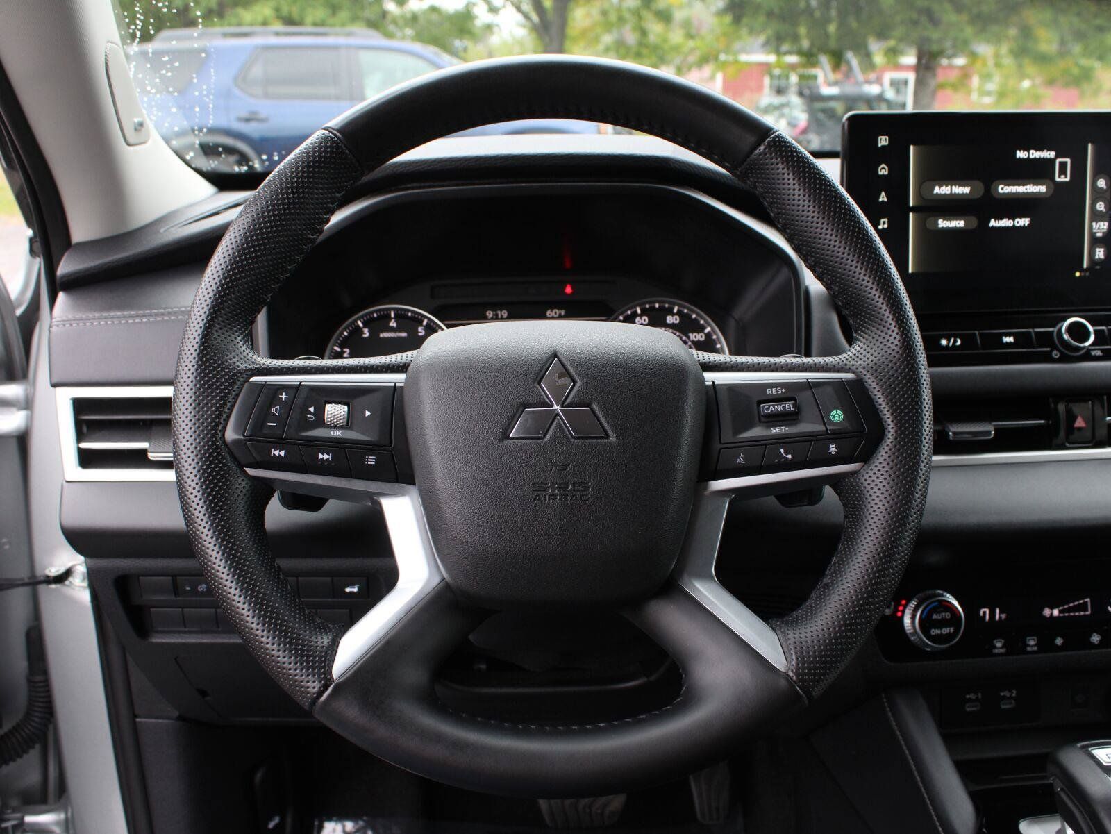 Used 2025 Mitsubishi Outlander SE AWD/4WD image 10