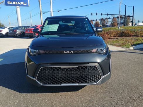 Used 2023 Kia Soul LX w/ LX Technology Package image 2