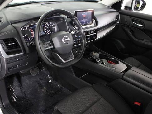 Certified 2025 Nissan Rogue SV FWD image 19
