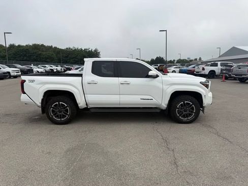 Used 2024 Toyota Tacoma TRD Sport w/ TRD Sport Upgrade Package AWD/4WD image 5