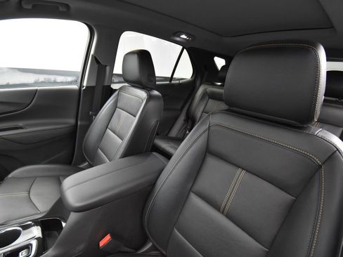 Used 2023 Chevrolet Equinox Premier image 15