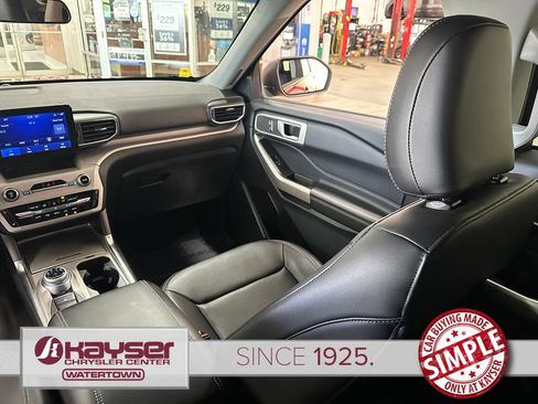 Used 2023 Ford Explorer XLT w/ Equipment Group 202A AWD/4WD image 13