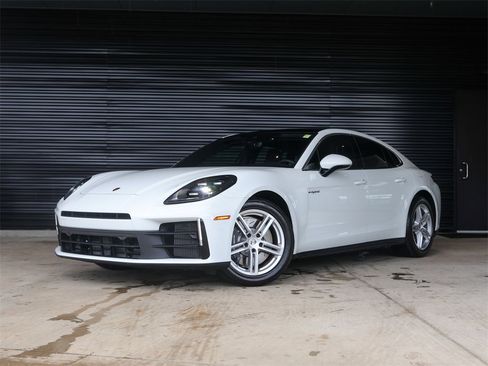 Certified 2025 Porsche Panamera 4 image 1
