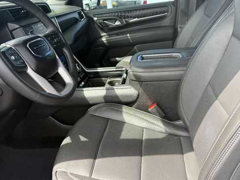 Used 2023 GMC Yukon Denali image 11
