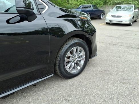 Certified 2024 Toyota Sienna LE FWD image 11