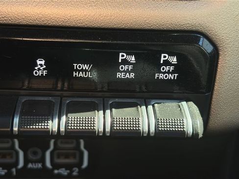 Used 2020 RAM 1500 Laramie AWD/4WD image 45