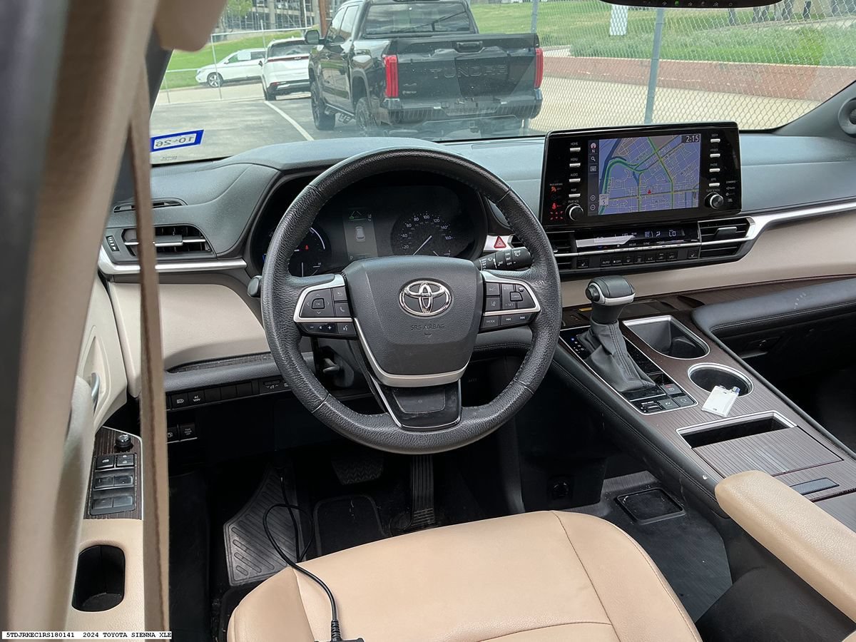 Used 2024 Toyota Sienna XLE w/ XLE Plus Package FWD image 12
