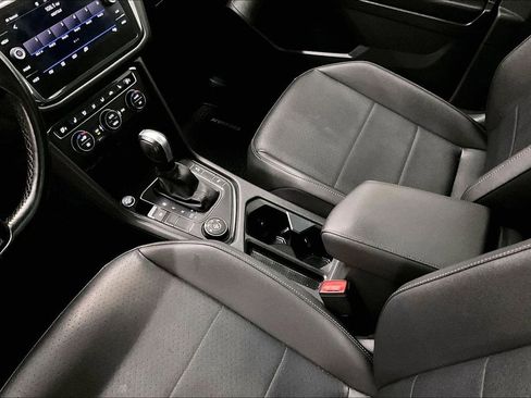 Used 2020 Volkswagen Tiguan SE R-Line image 18