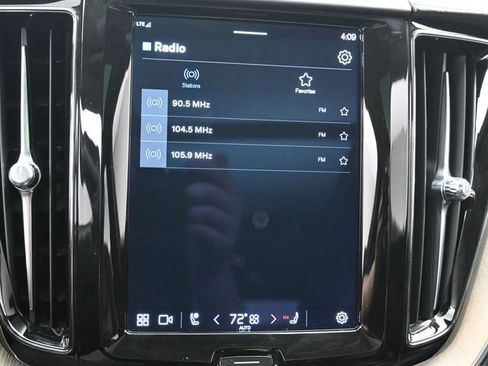 Used 2022 Volvo XC60 B5 Inscription w/ Advanced Package image 17