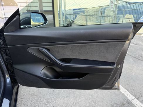 Used 2018 Tesla Model 3 Long Range image 25