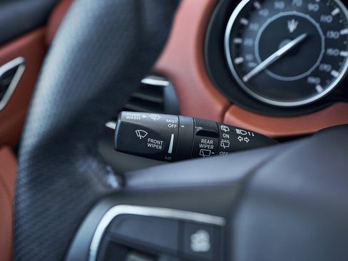 Used 2022 Maserati Levante GT image 37