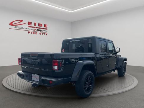 Used 2022 Jeep Gladiator Sport AWD/4WD image 6