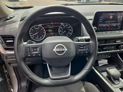 Used 2025 Nissan Rogue SV FWD image 10