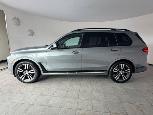 Used 2026 BMW X7 xDrive40i w/ M Sport Package AWD/4WD image 2