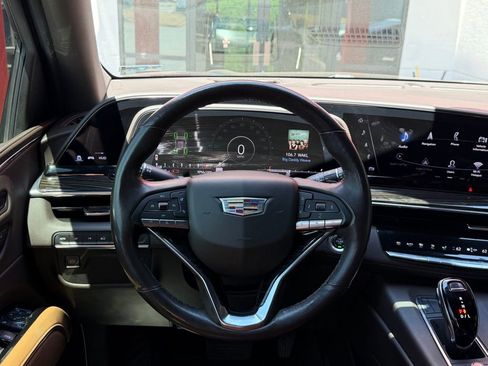 Used 2021 Cadillac Escalade Premium Luxury w/ LPO, Illumination Package AWD/4WD image 17