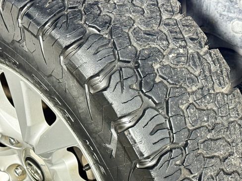 Used 2016 Toyota Land Cruiser image 42