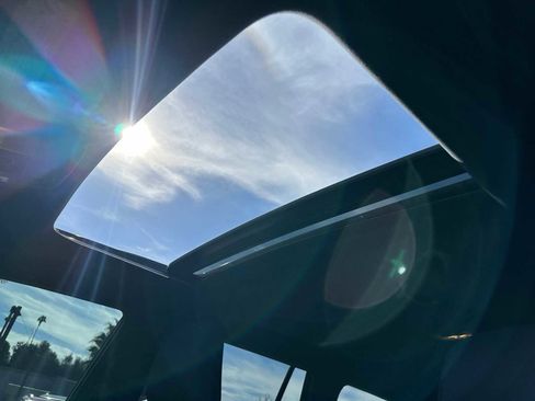 Used 2022 Lexus GX 460 Premium w/ Accessory Package image 25