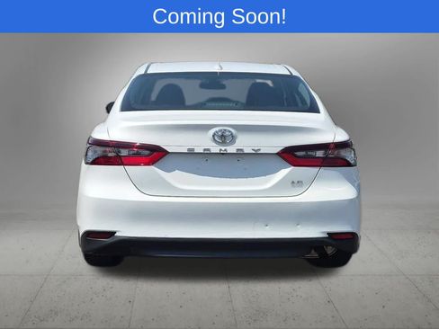 Used 2022 Toyota Camry LE FWD image 5