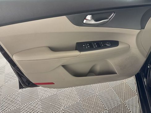 Used 2019 Kia Forte LXS FWD image 11