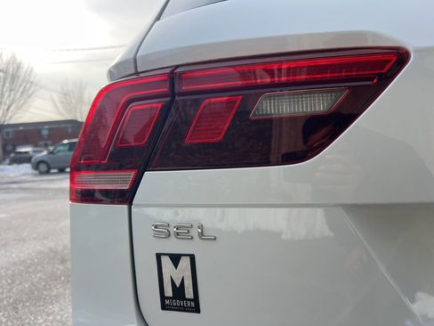 Used 2022 Volkswagen Tiguan SEL R-Line image 10