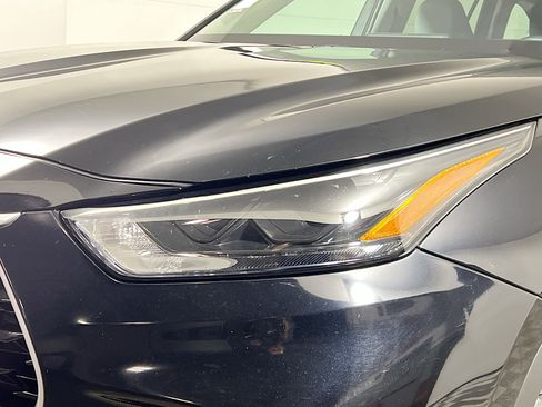 Used 2024 Toyota Highlander XLE image 12