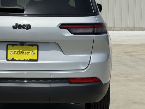 New 2025 Jeep Grand Cherokee L Altitude image 9