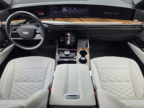 Used 2025 Cadillac Escalade ESV Premium Luxury Platinum w/ LPO, Floor Liner Package AWD/4WD image 26