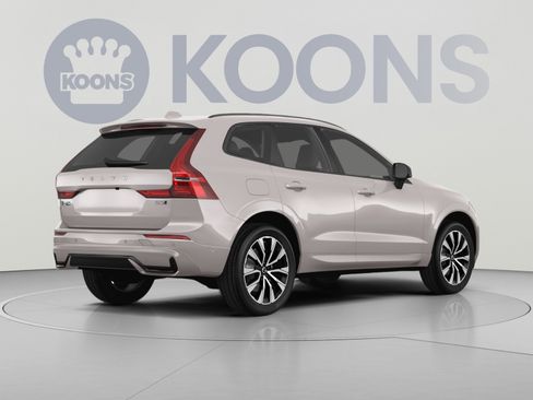 Used 2023 Volvo XC60 B5 Plus w/ Climate Package AWD/4WD image 4