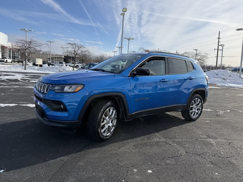 Used 2022 Jeep Compass Latitude image 4