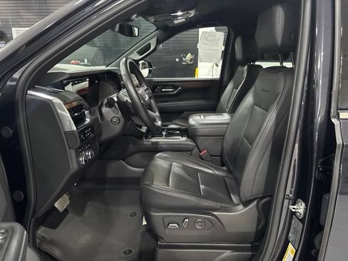 Used 2025 GMC Yukon XL Denali AWD/4WD image 11