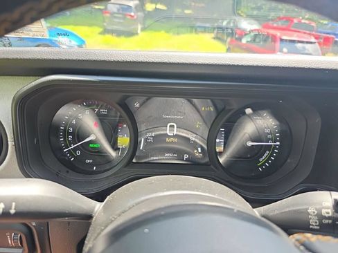 Used 2024 Jeep Wrangler Unlimited AWD/4WD image 13