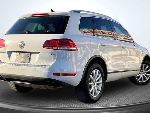Used 2012 Volkswagen Touareg Sport image 13