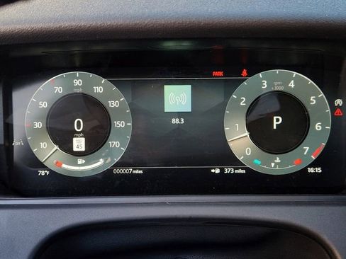 New 2025 Land Rover Range Rover Velar Dynamic SE image 11