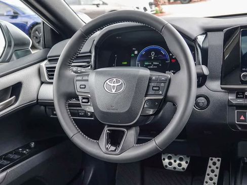 Used 2026 Toyota Camry SE FWD image 14