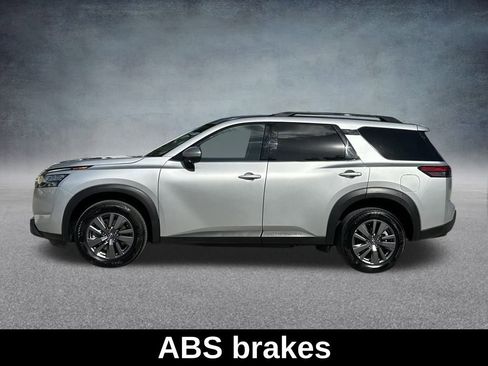 Used 2025 Nissan Pathfinder SV image 11