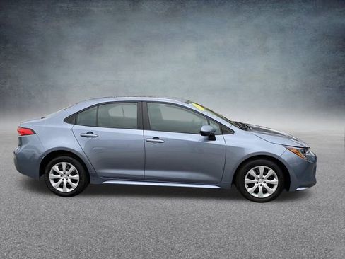 Used 2023 Toyota Corolla LE image 3