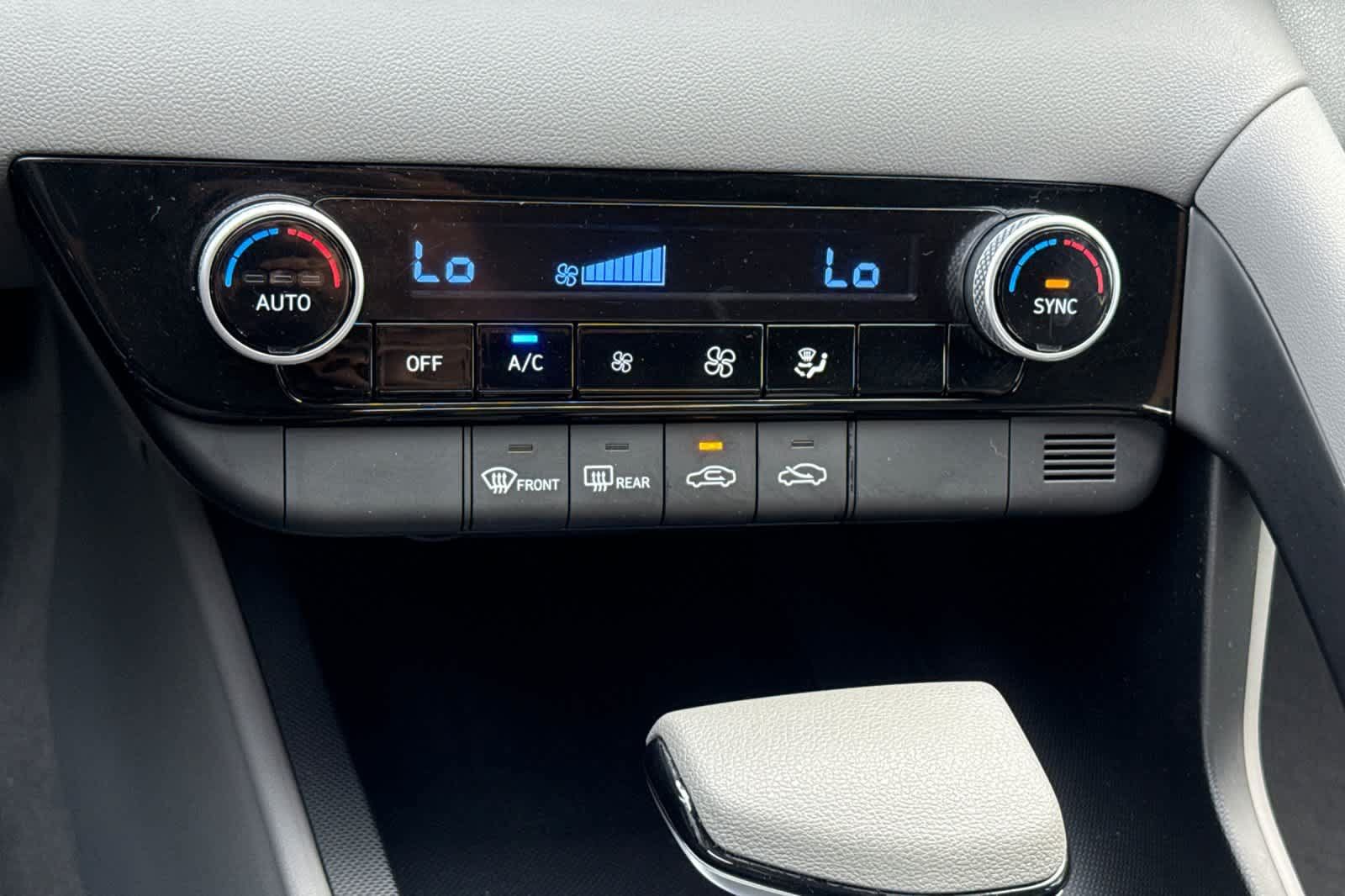 Used 2023 Hyundai Elantra SEL FWD image 21