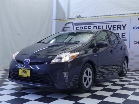 Used 2012 Toyota Prius Two FWD image 3