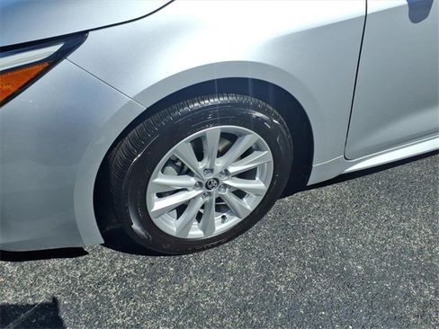 Used 2025 Toyota Corolla SE image 4