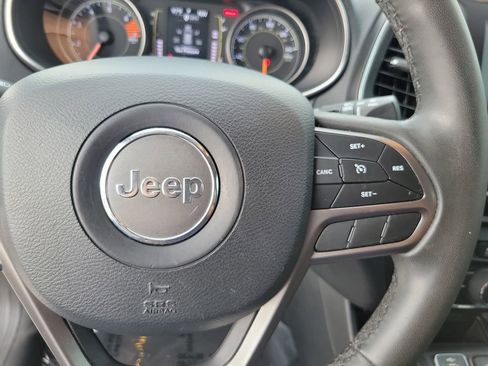 Used 2020 Jeep Cherokee Latitude Plus FWD image 23
