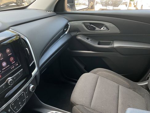 Used 2021 Chevrolet Traverse LS image 33