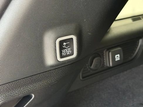 Used 2023 Jeep Grand Cherokee Overland w/ Advanced Protech Group III AWD/4WD image 5