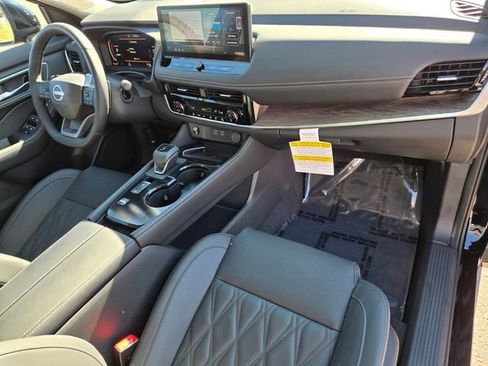 Used 2025 Nissan Rogue Platinum image 21