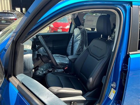 New 2025 Ford Maverick Lariat w/ Black Appearance Package image 10