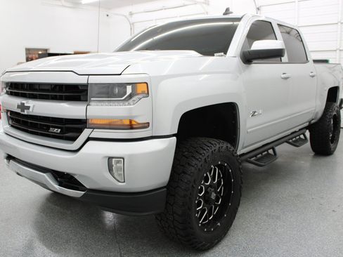 Used 2018 Chevrolet Silverado 1500 LT w/ All Star Edition AWD/4WD image 3