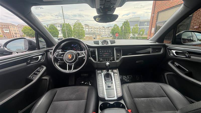 Used 2018 Porsche Macan AWD/4WD image 20