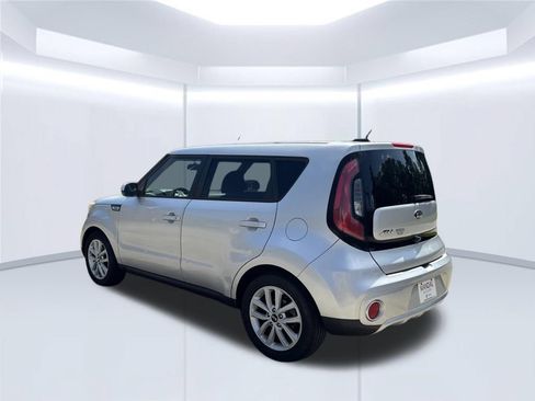 Used 2017 Kia Soul + FWD image 7