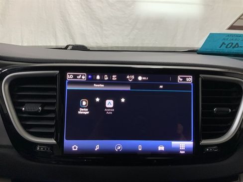 Used 2023 Chrysler Pacifica Touring-L FWD image 33