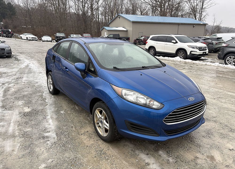 Used 2018 Ford Fiesta SE FWD image 2